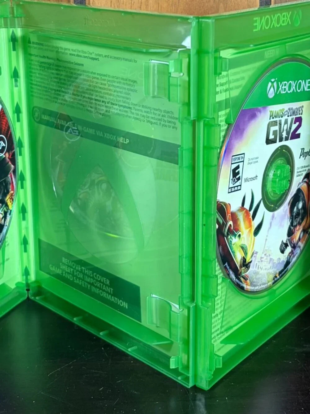 Plants vs. Zombies: Garden Warfare 1 & 2 (Microsoft Xbox One, 2016) T15
